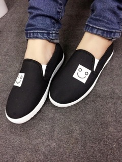 Giày slip on mặt cười  