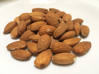 1Kg Hạnh Nhân Nguyên Hạt