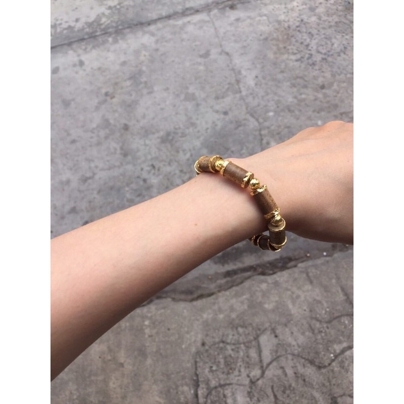 Vòng tay trầm hương tốc tự nhiên