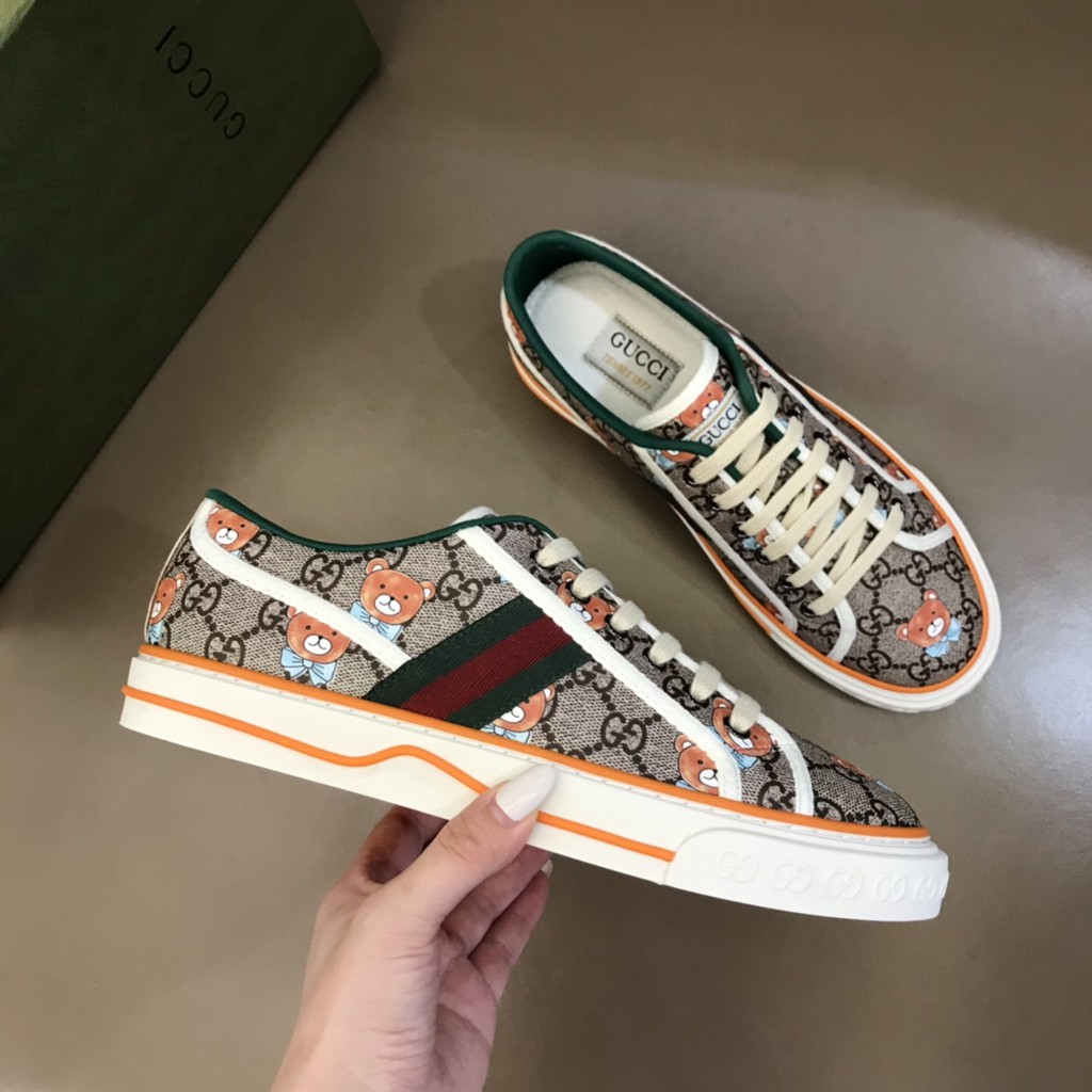 Giày sneakers nam da thật GUCCI GG GC thiết kế bắt mắt và ấn tượng với họa tiết kết hợp cổ điển và hiện đại