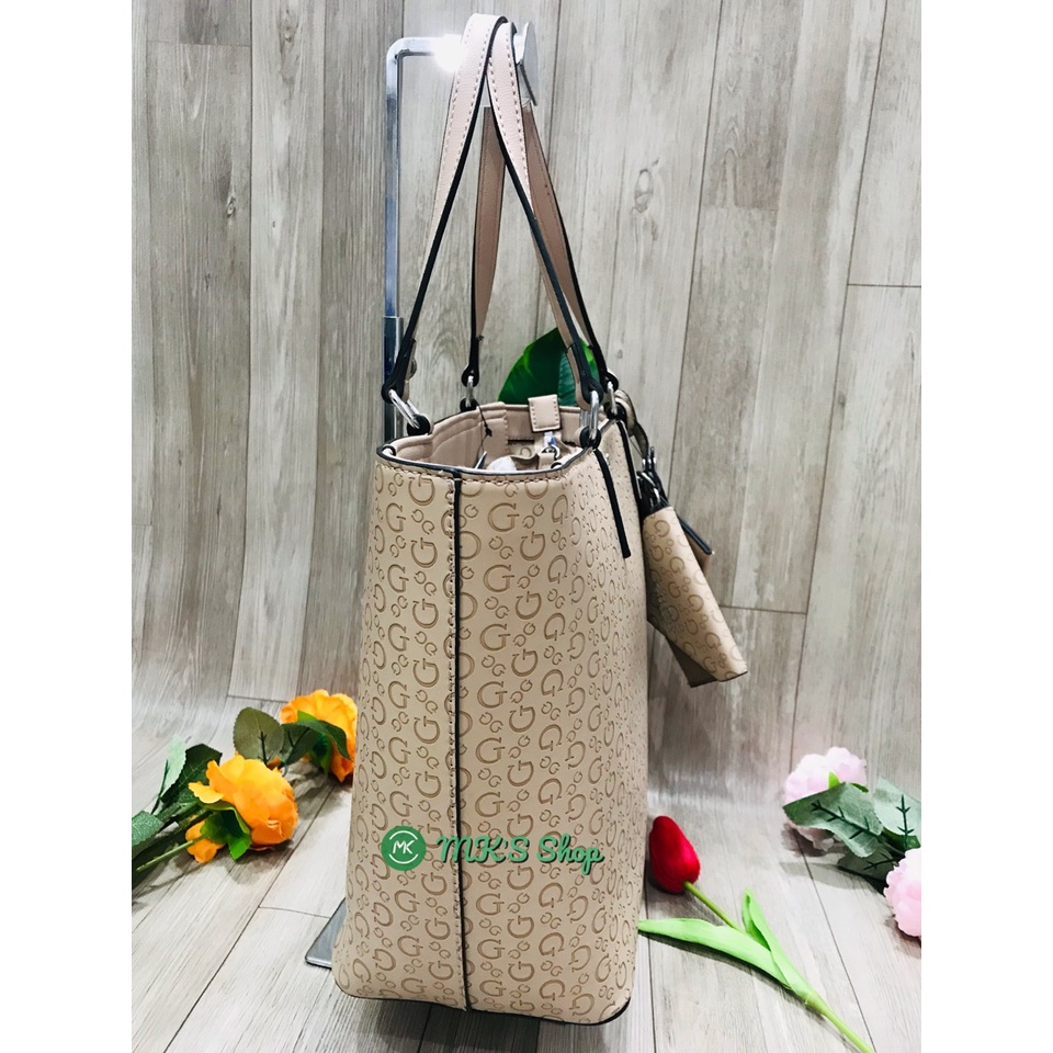 TÚI TOTE ĐEO VAI GUESS MÀU NÂU NHẠT - SIZE 30CM