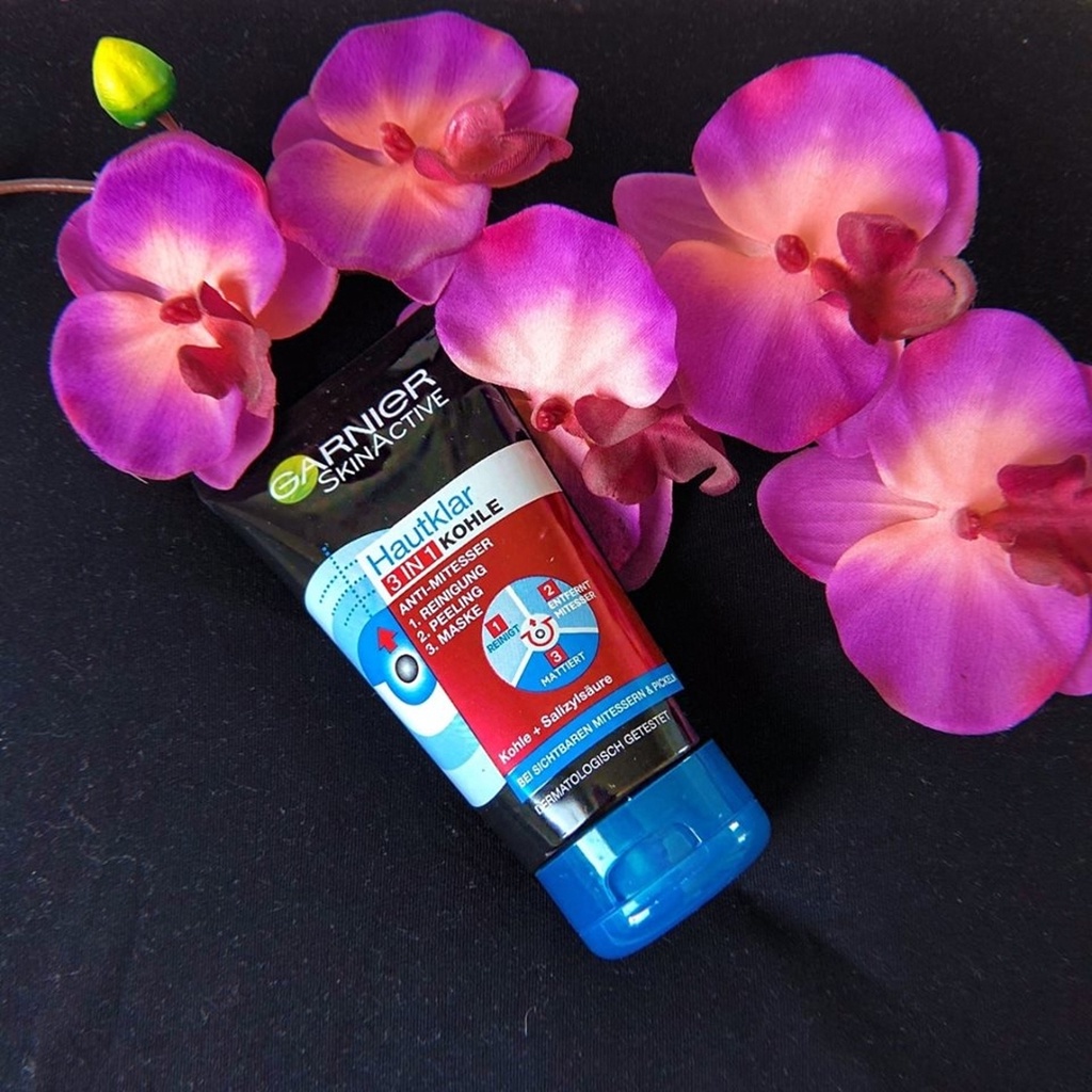 Sữa rửa mặt giảm bã nhờn, tẩy da chết GARNIER 3in1 giảm mụn cân bằng PH cho da