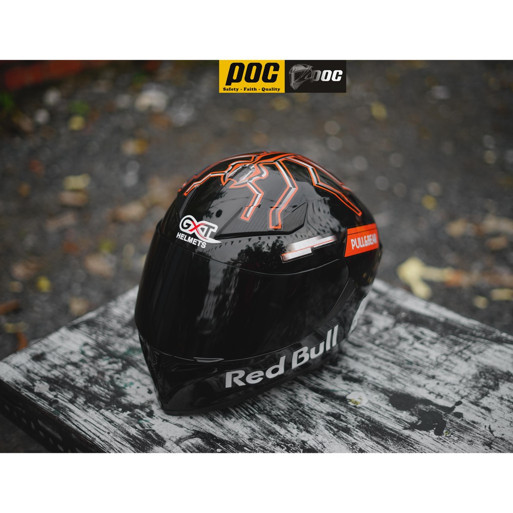 Mũ bảo hiểm ROYAL M138B màu Đen Bóng lên tem SHOEI RED BULL (Sẵn đuôi gió và túi đựng nón )