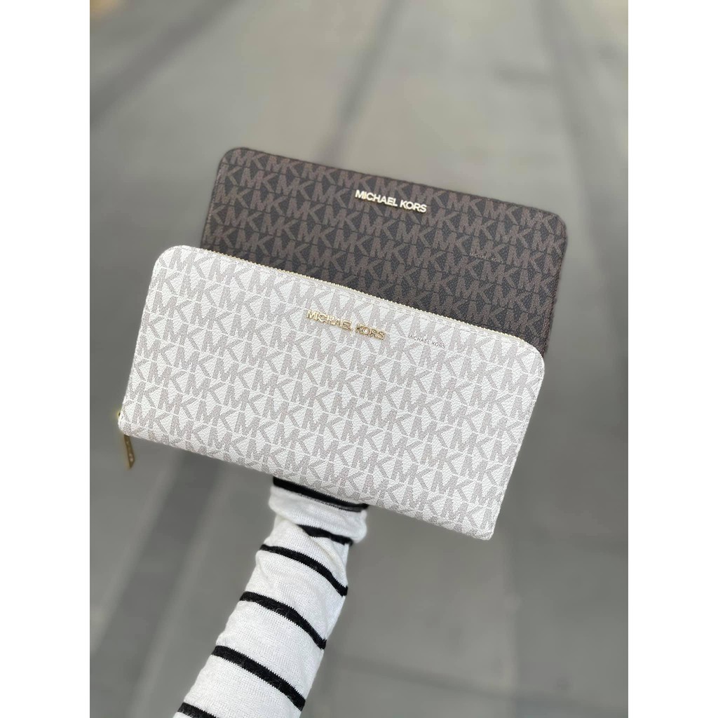 Ví Michael Kors siêu tiện lợi nhé các nàng bao nhiêu cũng nhét vừa