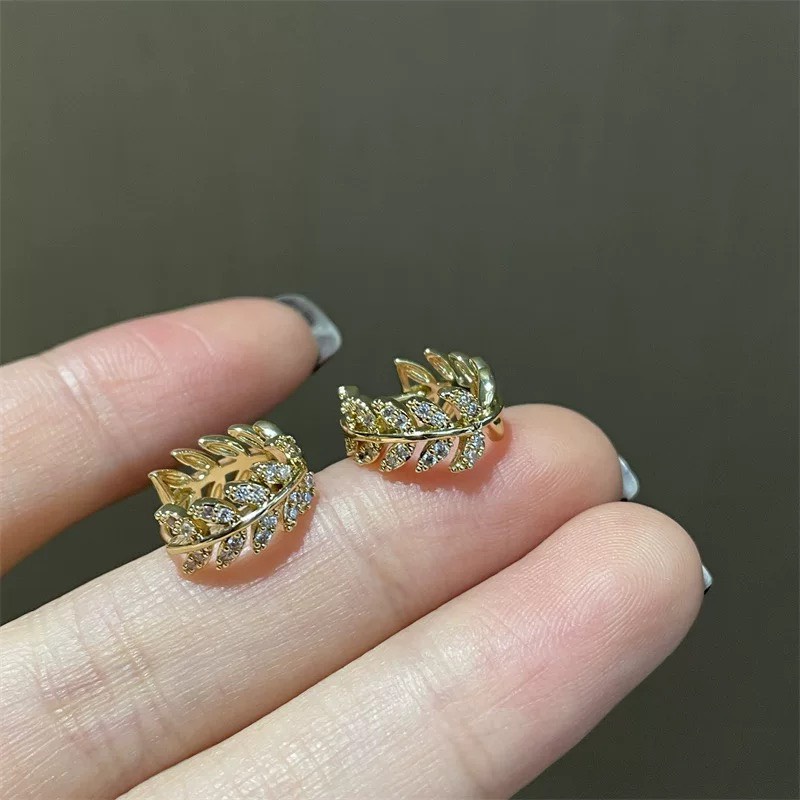 Bông tai, Khuyên Tai Nữ Hình Lá Thương Hiệu Elegance độc quyền chất liệu bạc mạ vàng