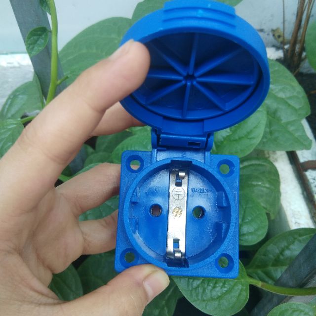 Ổ cắm công nghiệp chống nước PCE Schuko có nắp 1 Pha - 16A - 2P+E – IP54 ( Loại Ốp Tủ Điện) - PCE01