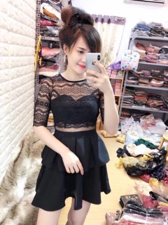 Đầm ren xòe tầng 