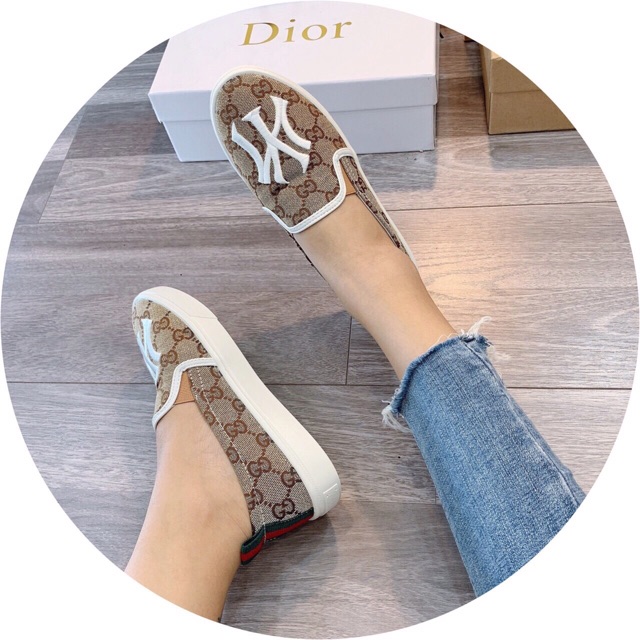 Giày slip on thêu chữ NY | BigBuy360 - bigbuy360.vn