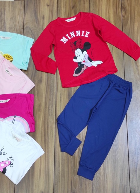 Bộ bé gái tay dài