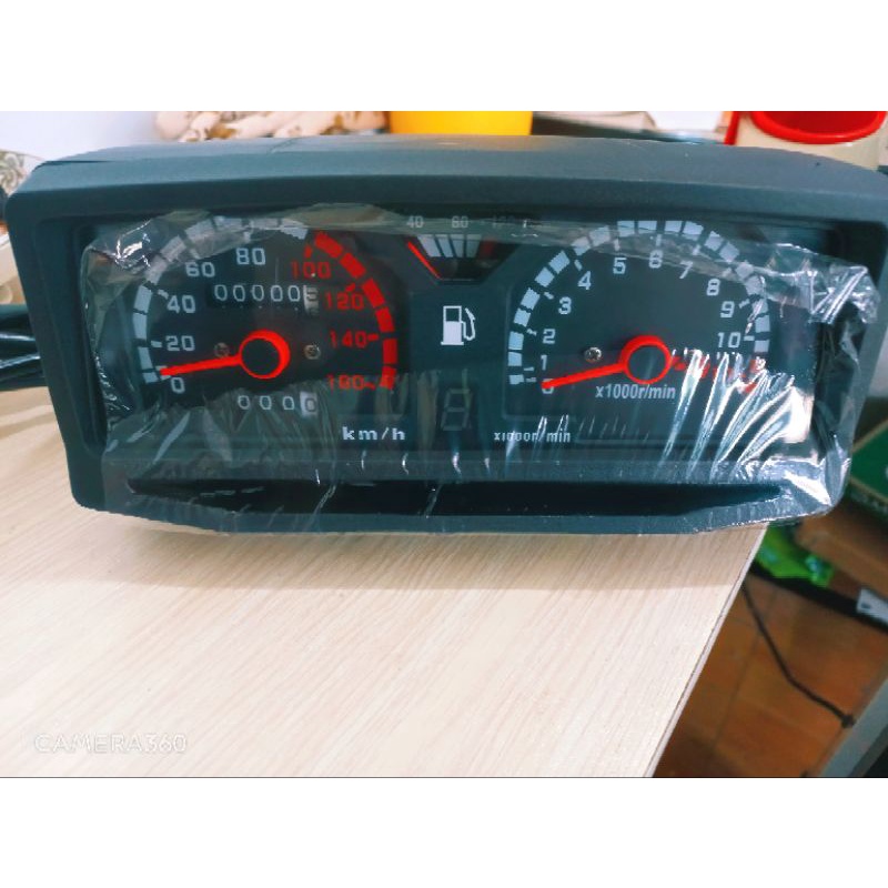 ĐỒNG HỒ VUÔNG XE BA GÁC