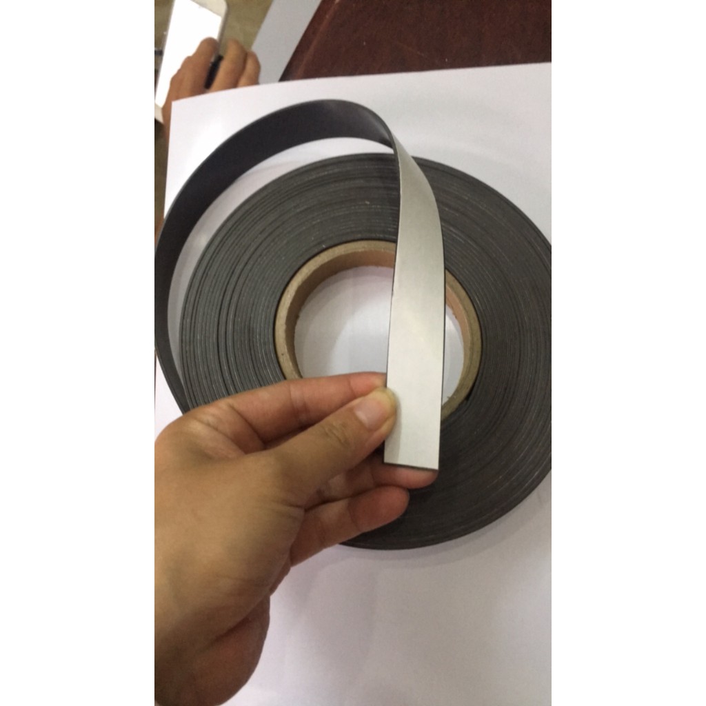 Nam châm dẻo cuộn có băng keo khổ w20x1.5x10000mm