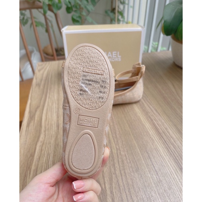 Giầy mk bé gái full box