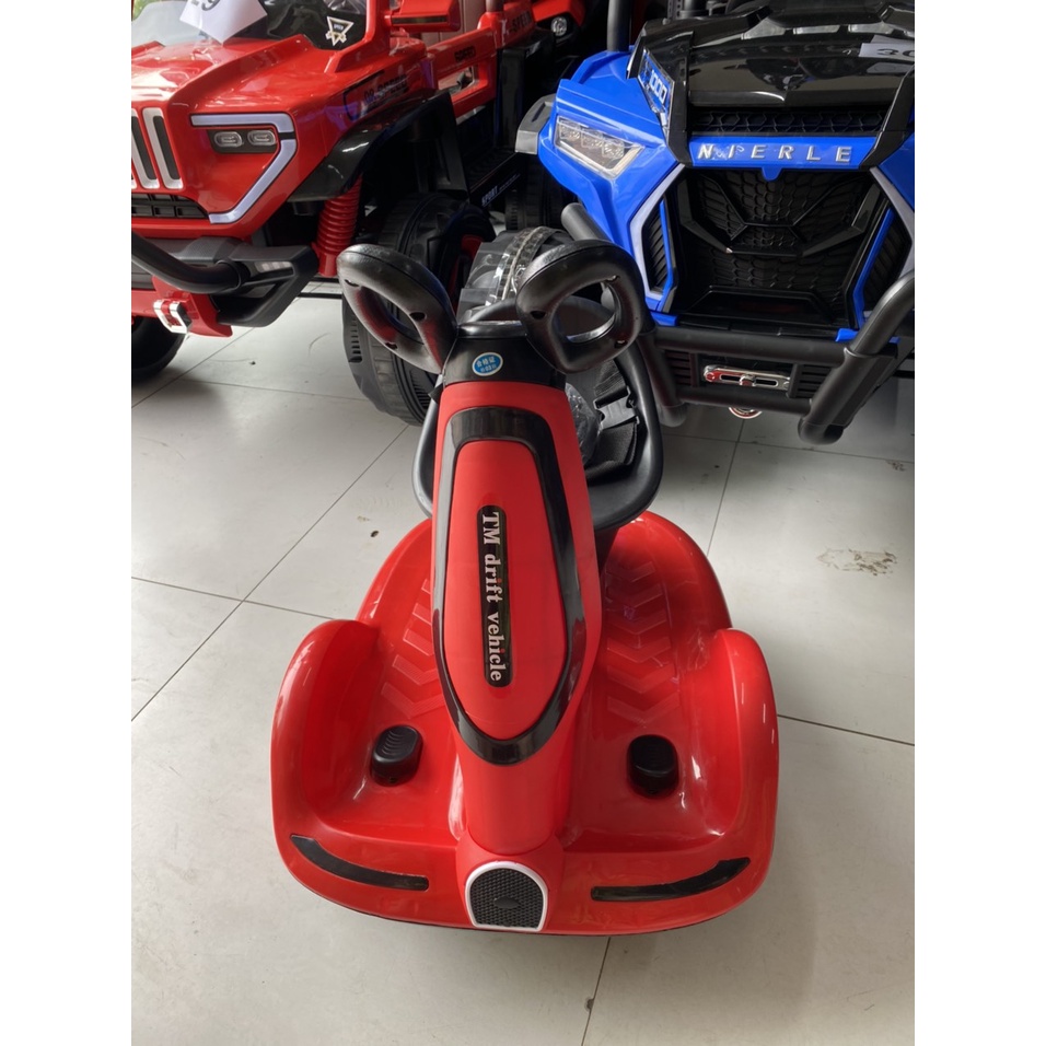 Xe điện xoay 360 độ có điều khiển từ xa - xe đạp ga cho bé