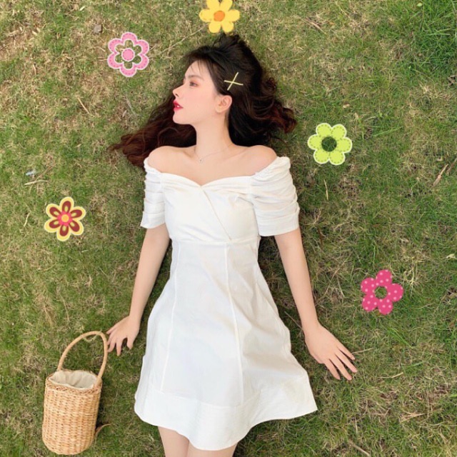 Đầm trắng bẹt vai nữ