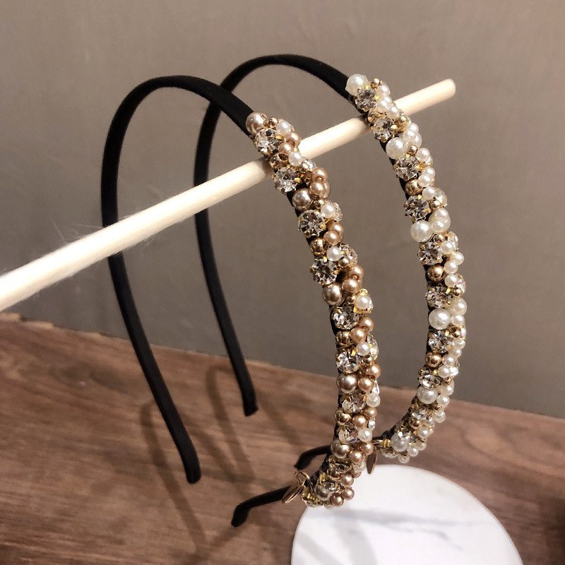 Bờm mảnh kết trai và đá nhỏ