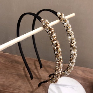 Bờm mảnh kết trai và đá nhỏ