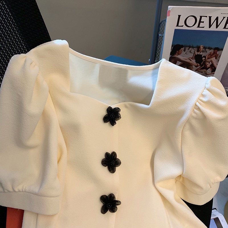 Áo Croptop Cổ Vuông Tay Phồng Đính Nút Phong Cách Pháp Thời Trang Cho Nữ