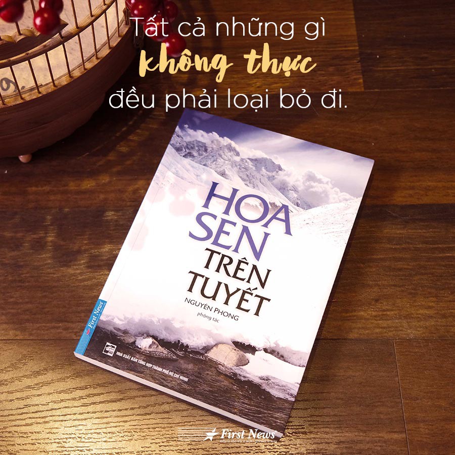 Sách - HOA SEN TRÊN TUYẾT - Nguyên Phong - First News Tặng Kèm Bookmark