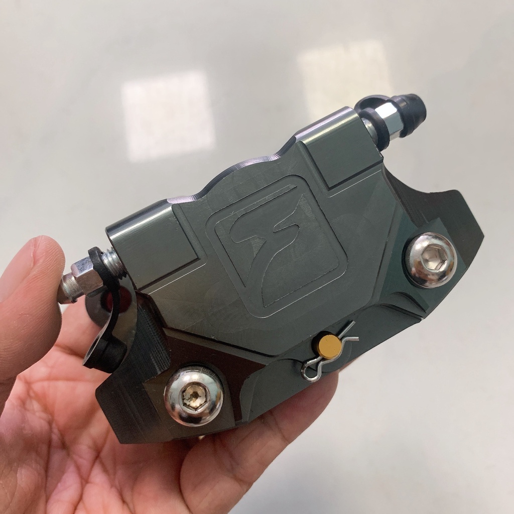 Heo Dầu Trước #FRANDO 2piston đối xứng (MÀU XÁM CHUỘT) Kèm Pát CNC gắn thông dụng cho Tất Cả các dòng xe - AE chọn nha!