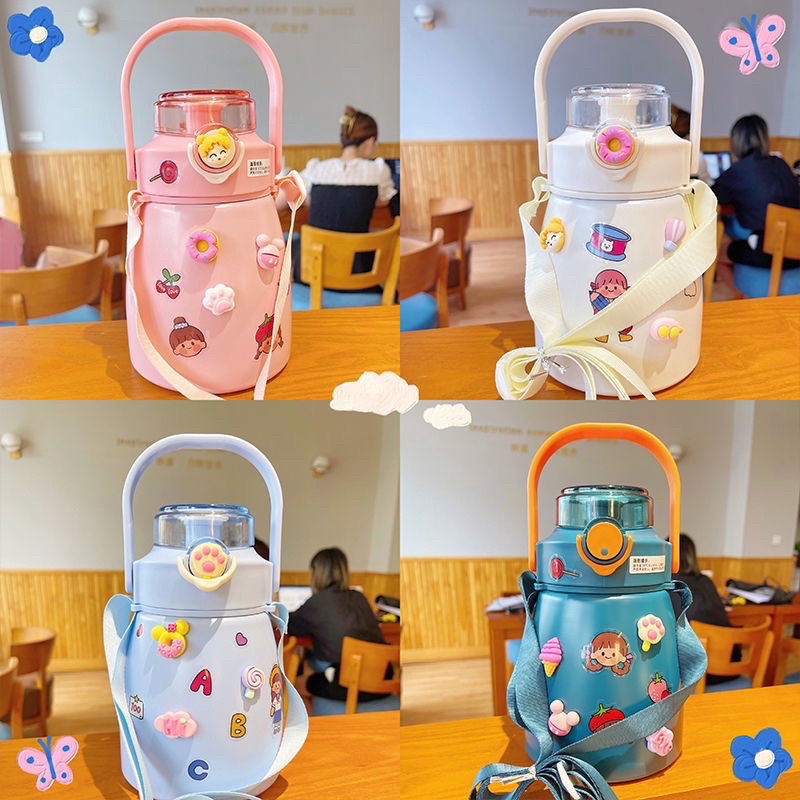 Bình Nước Giữ Nhiệt Kèm Sticker Dễ Thương Có Ống Hút Dây Đeo - Su