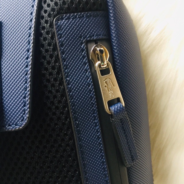 TÚI ĐEO CHÉO LACOSTE CHANTACO