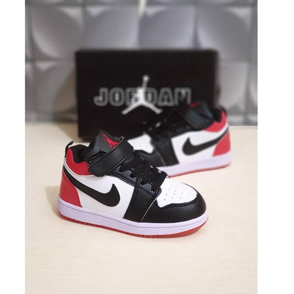 Giày Thể Thao Nike Màu Đỏ Đen Thời Trang Cho Bé 4719)