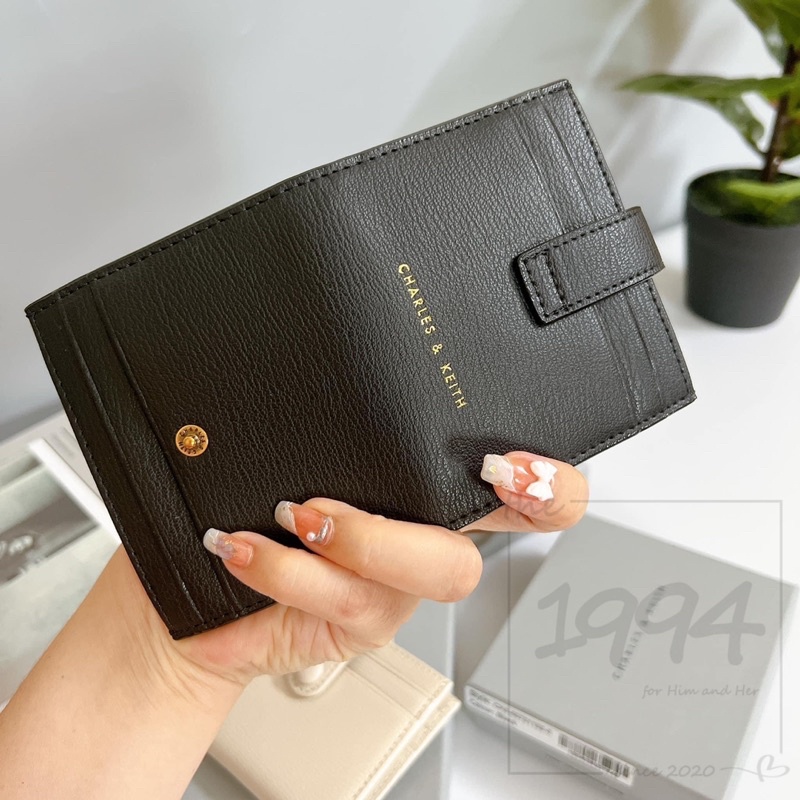 Ví đựng thẻ card CNK 𝘾𝙃𝘼𝙍𝙇𝙀𝙎 𝘼𝙉𝘿 𝙆𝙀𝙄𝙏𝙃 CK6-50701102-3