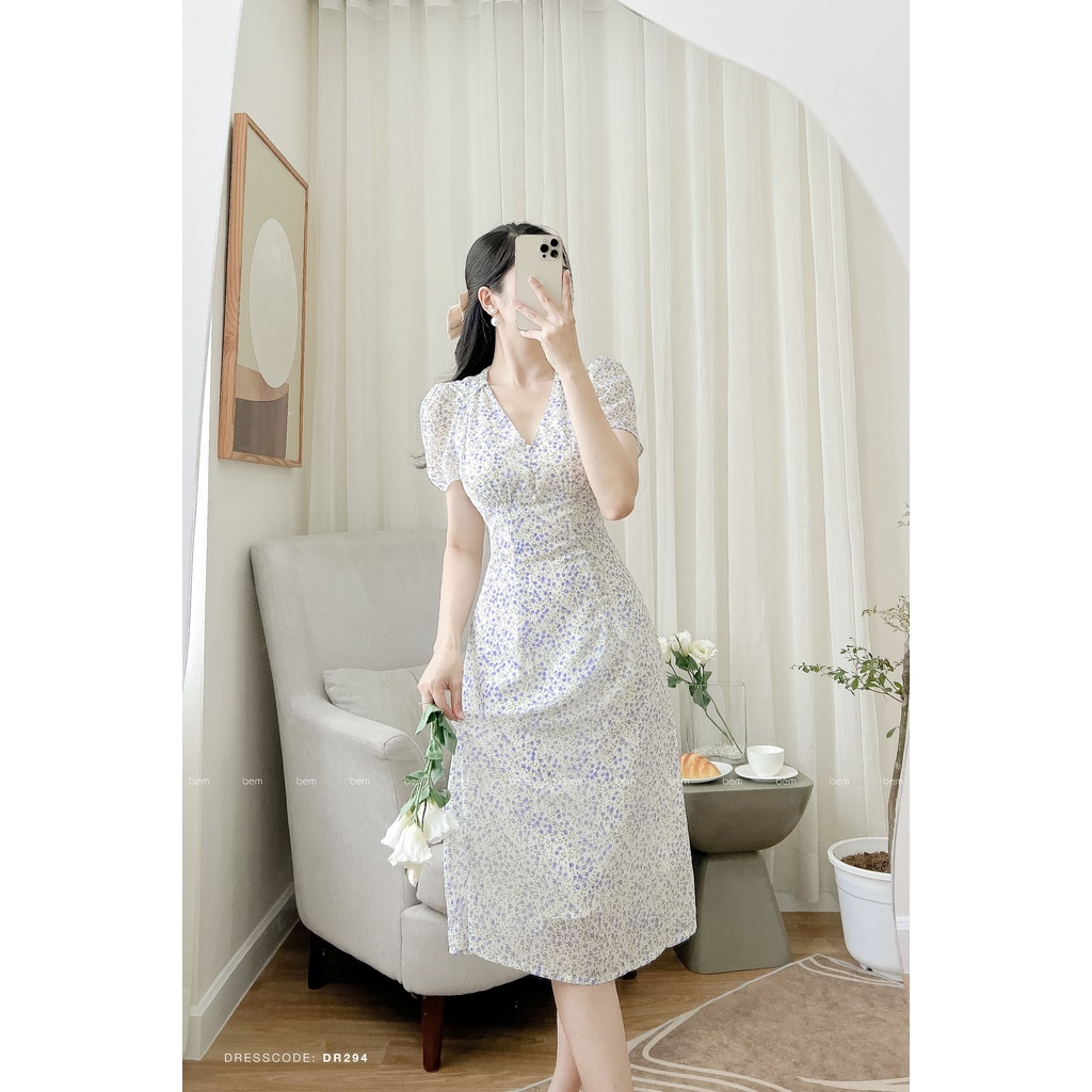 ĐẦM Hoa Nhí Tím Trắng Vải Chiffon Hàn Cổ V Phối Nút Ngọc Tùng Chữ A BEM STUDIO (DR294)