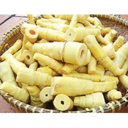 Măng nứa tươi luộc và làm sạch.