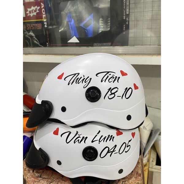 Mũ Bảo Hiểm in tên làm quà tặng, in ngày kỉ niệm ý nghĩa (Nón cao cấp có nút thông gió + tem mác sang trọng )