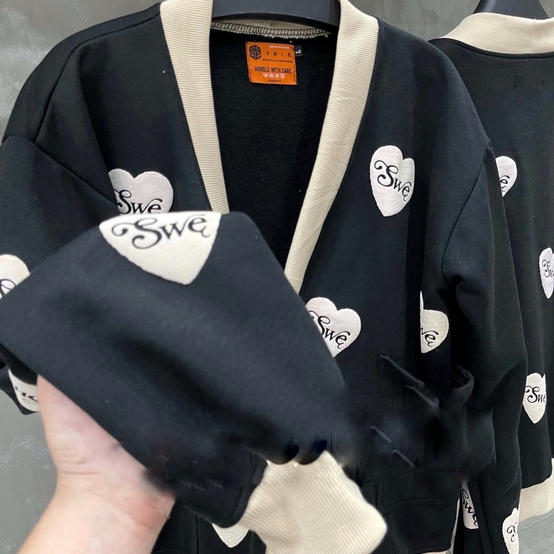 Áo khoác SWE cardigan love cao cấp logo swe Hàn Quốc chất cotton nỉ tay dài