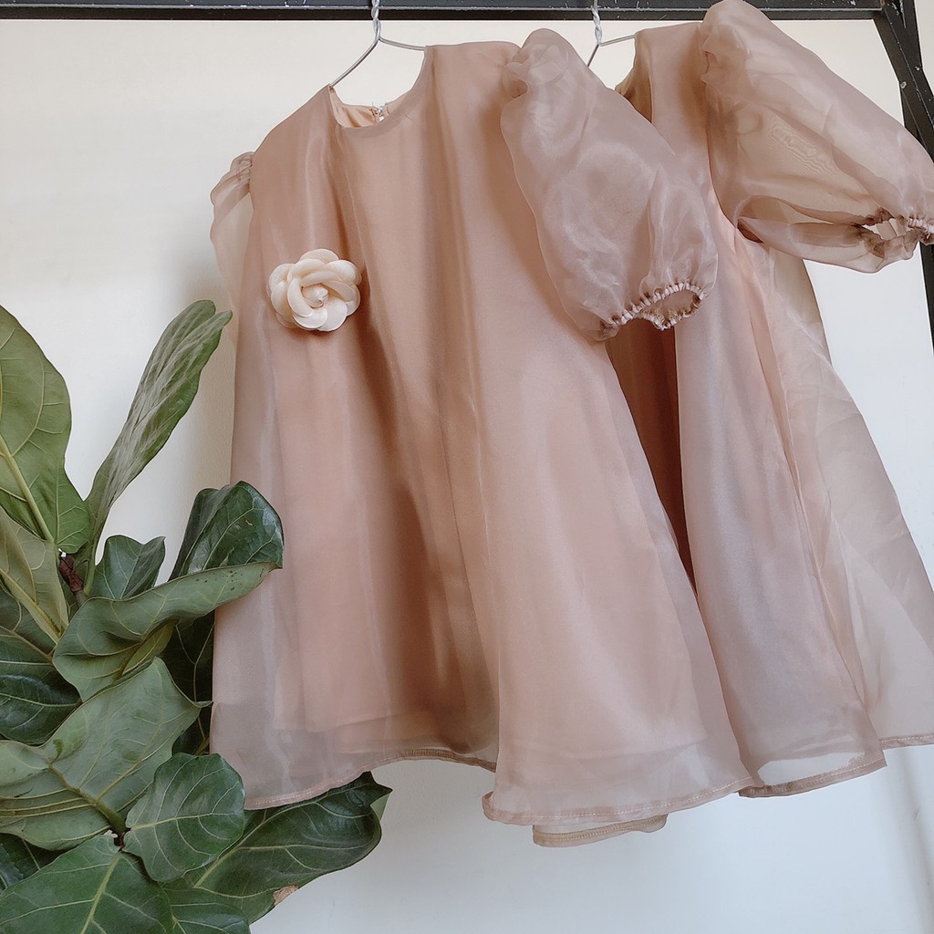 ÁO BẦU DƯỚI 65KG SIZE M,L CÓ LÓT TRONG KÈM HOA CÀI MÀU TRẮNG, NUDE CHẤT TƠ OGANZA | BigBuy360 - bigbuy360.vn