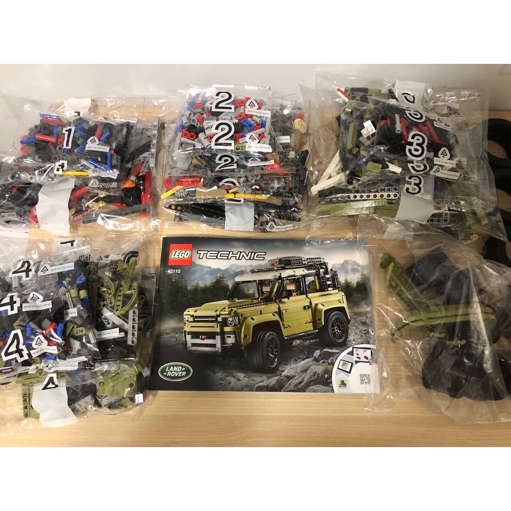 LEGO TECHNIC 42110 - SIÊU XE DÃ CHIẾN LAND ROVER