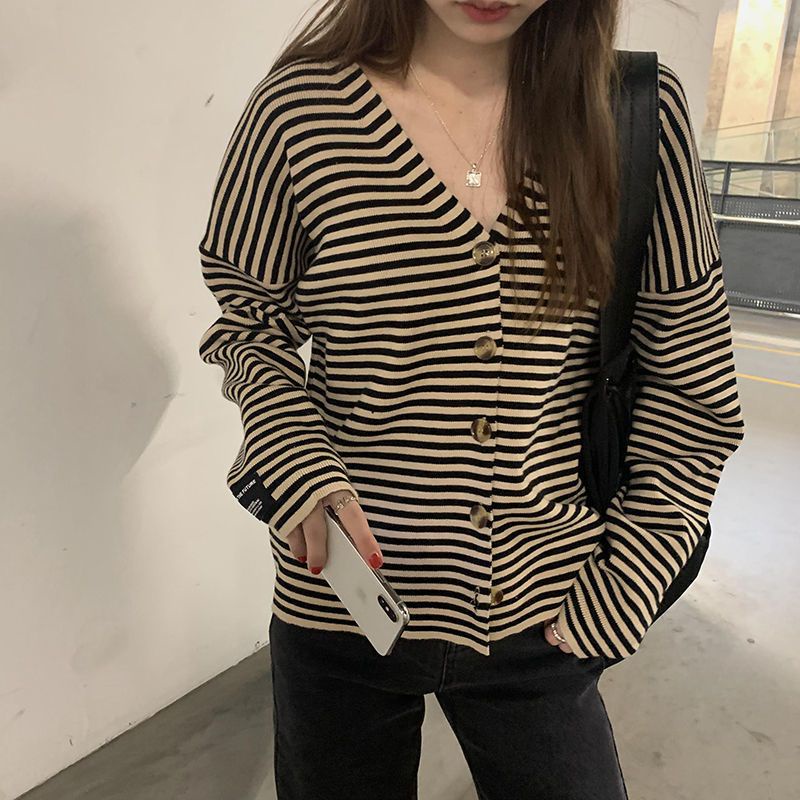 Áo Thun Nữ Tay Dài Cổ Tim Sọc Ngang Cá Tính Cool
