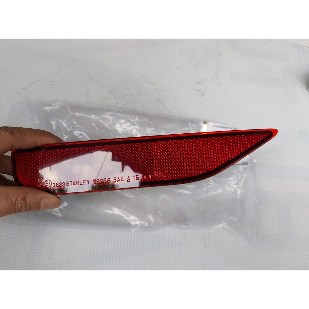 Đèn phản quang xe Mitsubishi xpander