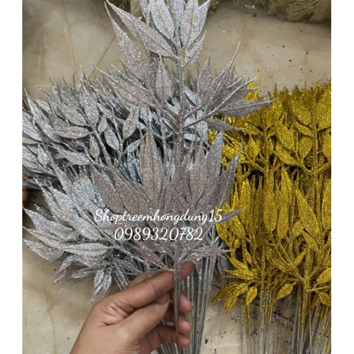 Lá tre kim tuyến dùng để trang trí