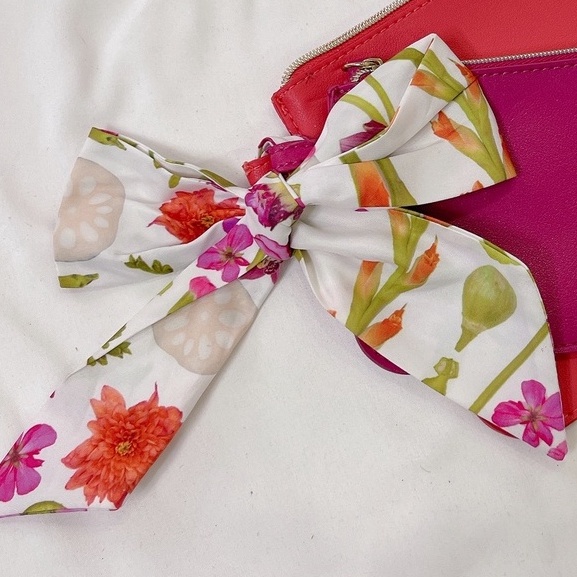 Sét 2 Túi / Ví Mỹ Phẩm Estee Lauder Phối Nơ Hoa