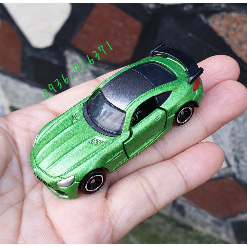 Mô hình siêu xe màu xanh lá mở được cửa tomica Nhật Bản