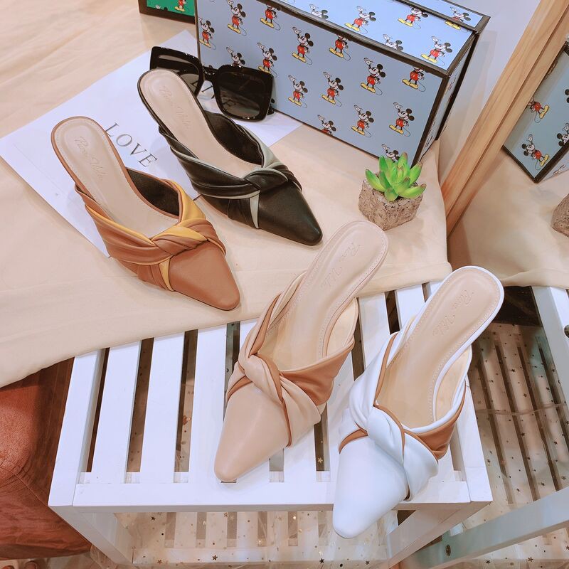 Guốc gót nhọn đính nơ xoắn