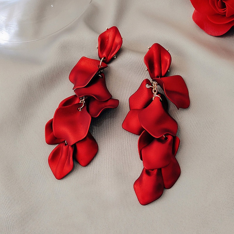 Khuyên tai dáng dài đính ngọc trai nhân tạo phối tua rua màu đỏ mừng năm mới