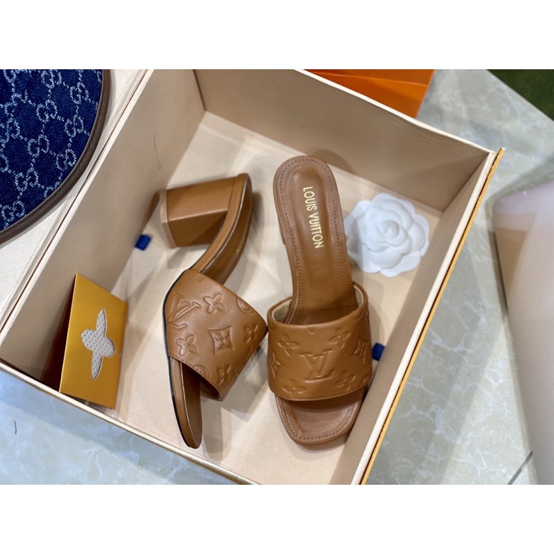 Guốc Hoạ Tiết Chìm LV