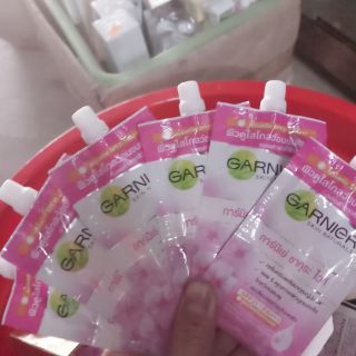 Kem dưỡng trắng da chống nắng