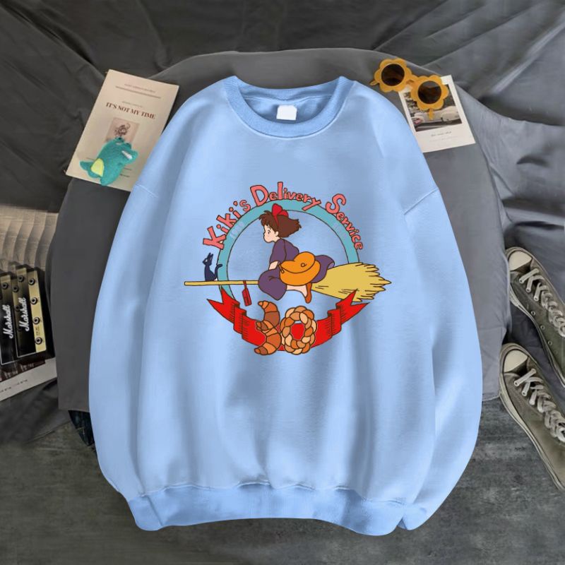 ÁO SWEATER UNISEX NỈ BÔNG IN KIKI CƯỠI CHỔI