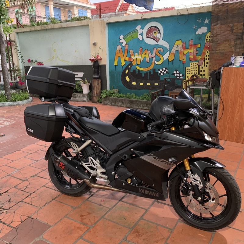 Yamaha R15 lên bộ 3 thùng sau Givi cực chất cùng bộ baga chính hãng