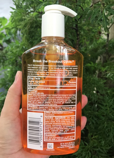 Sữa Rửa Mặt Giảm Mụn Neutrogena Oil-Free Acne Wash