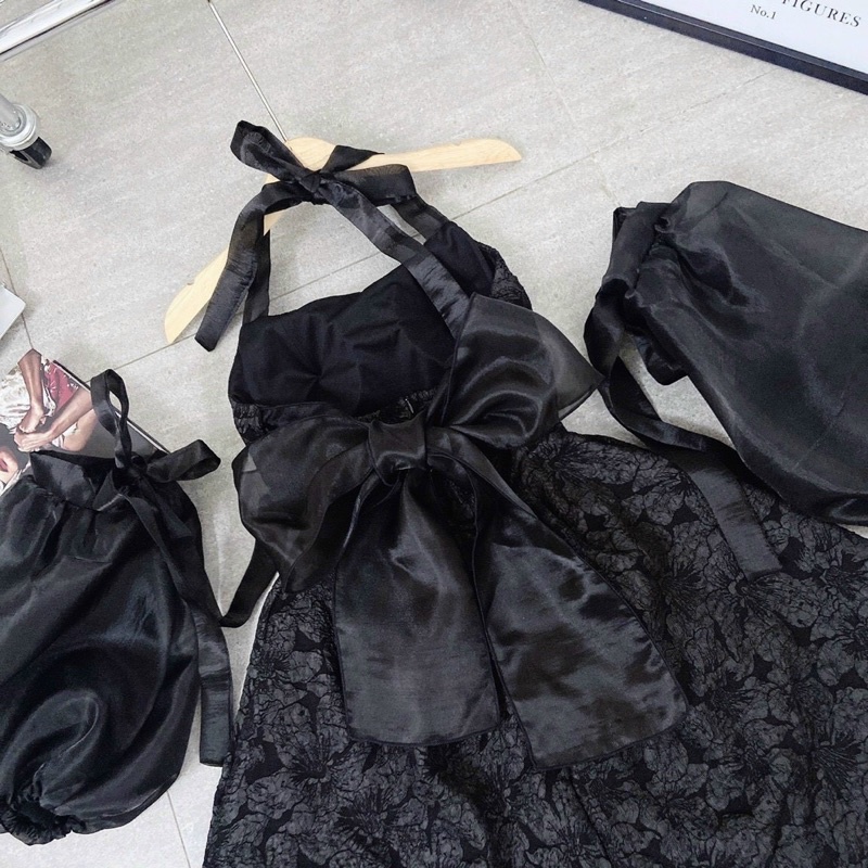 ĐẦM GẤM HOA NỔI CỔ YẾM PHỐI TAY VOAN RỚT NƠ LƯNG