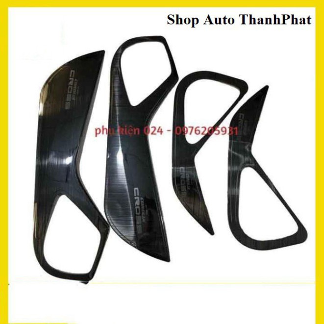 Toyota Cross, Ốp tapli trang trí bảo vệ cánh cửa cho Toyota Corolla Cross 2020 chất liệu titan phay xước cao cấp