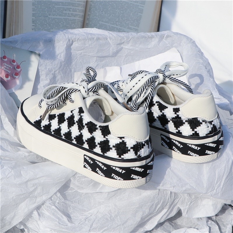 GIÀY THỂ THAO DẠ KẺ 2 MÀU ĐEN KEM