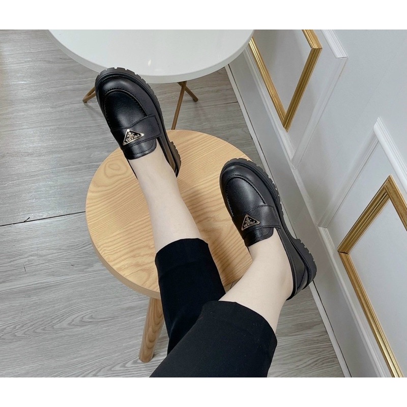 Giày tây màu đen Prada. chất da gót 3cm