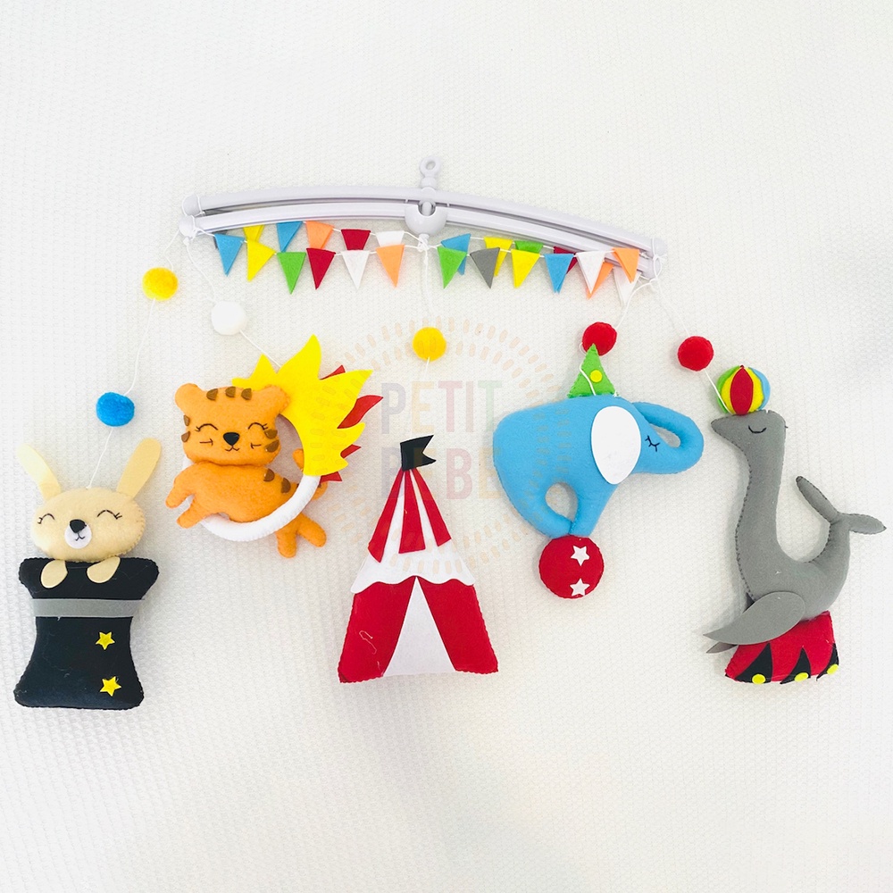 Đồ chơi treo nôi cũi cho bé hình xiếc thú PETIT BEBE xoay phát nhạc kích thích thị giác